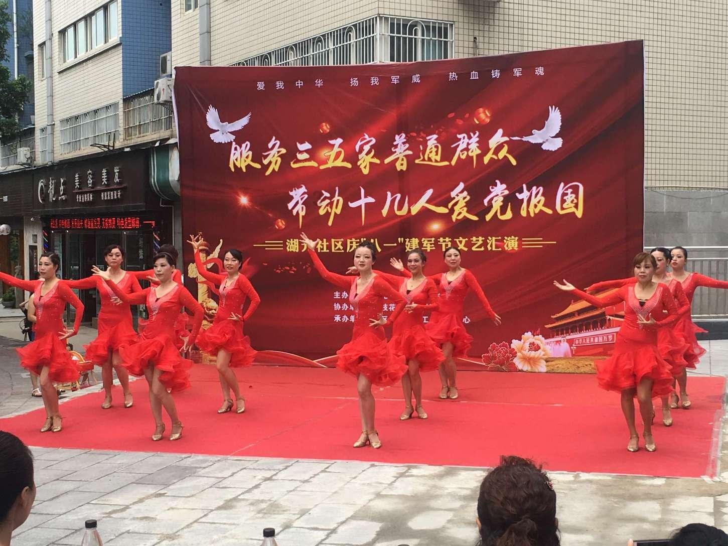 时尚女孩拍照
